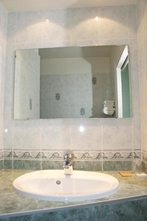 Hotel Le Lyon Брон Екстер'єр фото